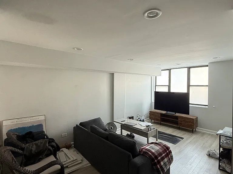 452 N Western Ave #1 — Photo 2