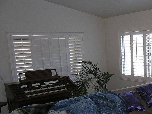 3rd image of 8940 Holly Pl