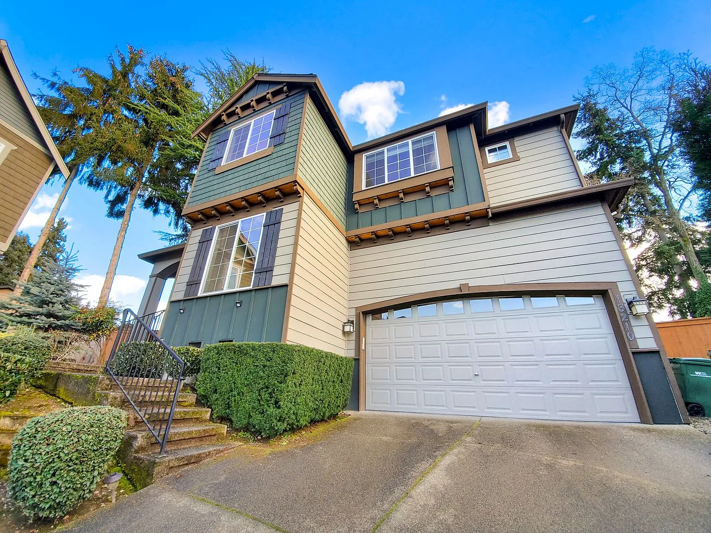 Convenient location near I-405 across from Junita High School — Photo 2