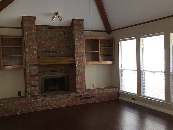 4th image of 810 Torrey Pines Ln
