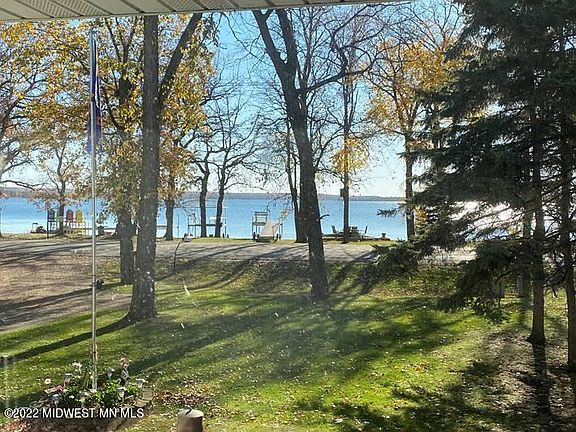 3rd image of 940 W Lake Dr