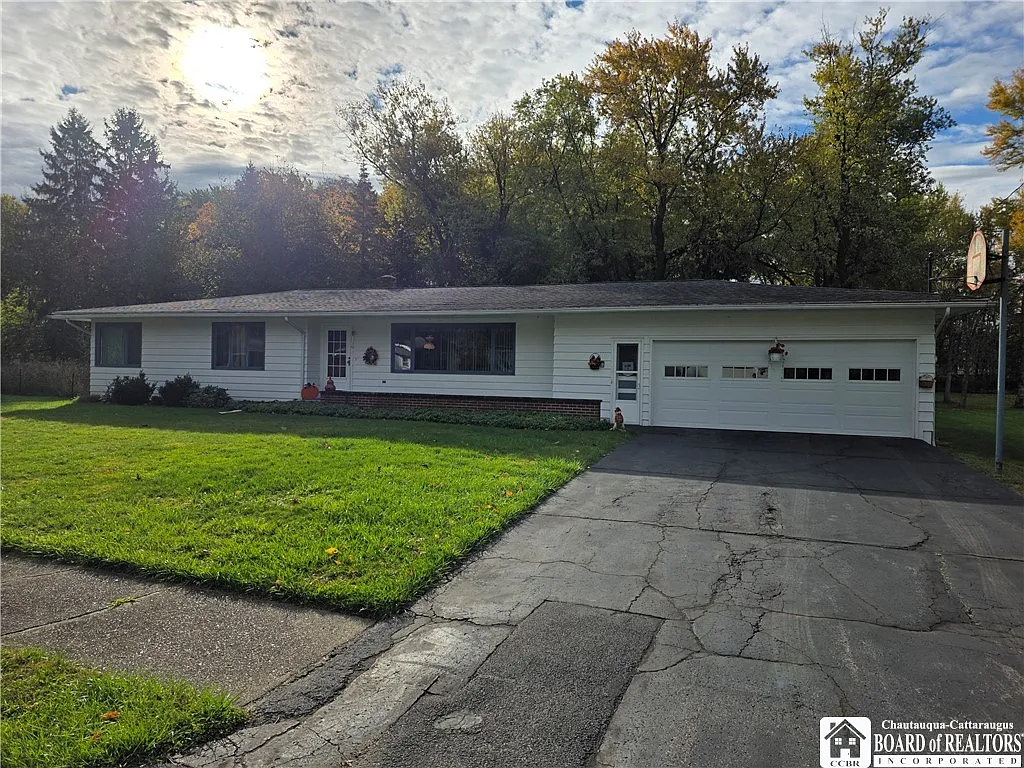 9 Carol Ave photo 1