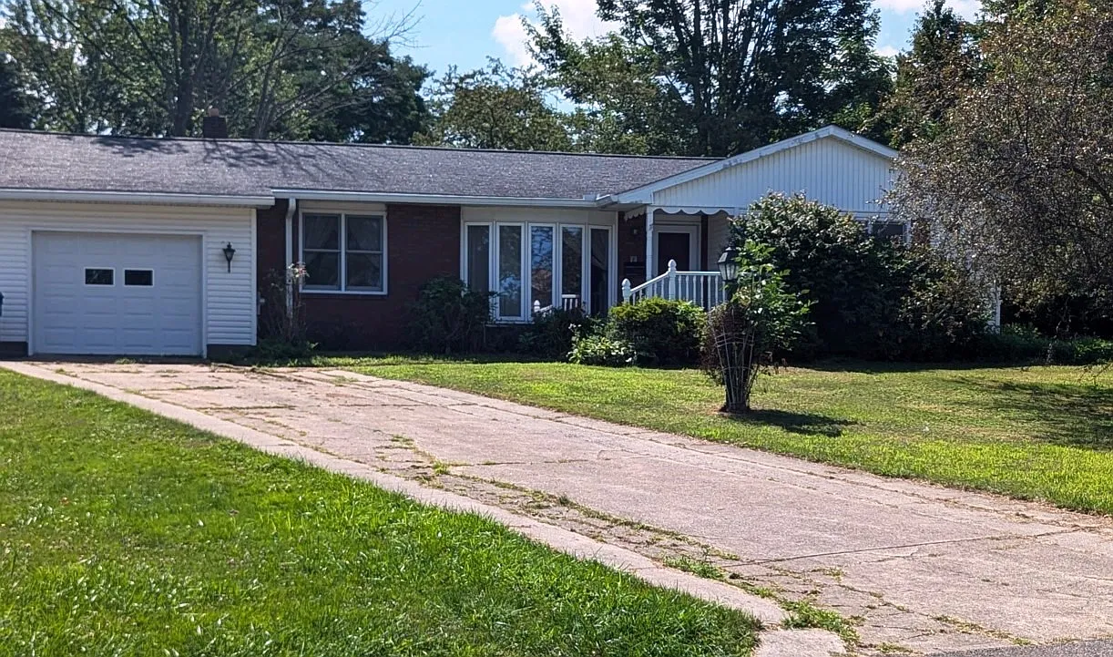 633 Mineo Dr photo 1