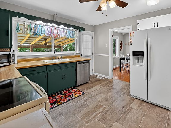5th image of 105 Daleview Cir