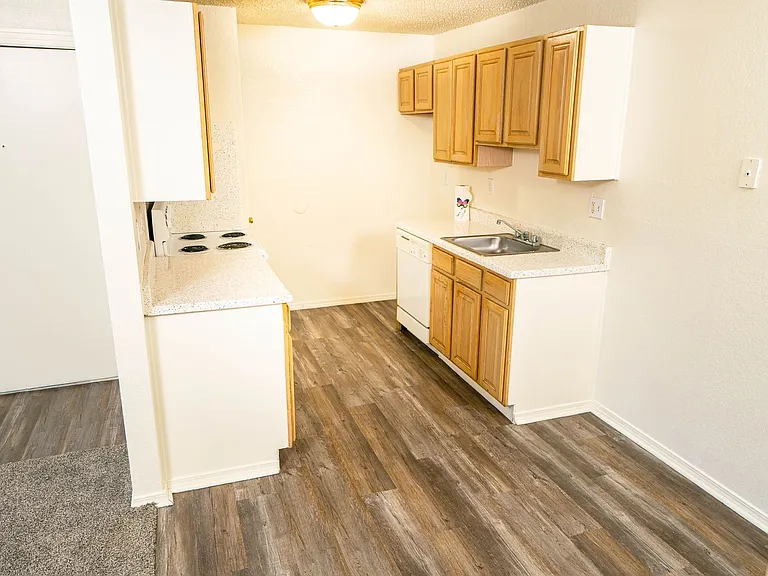 Tamarack Place Apartments — Photo 5