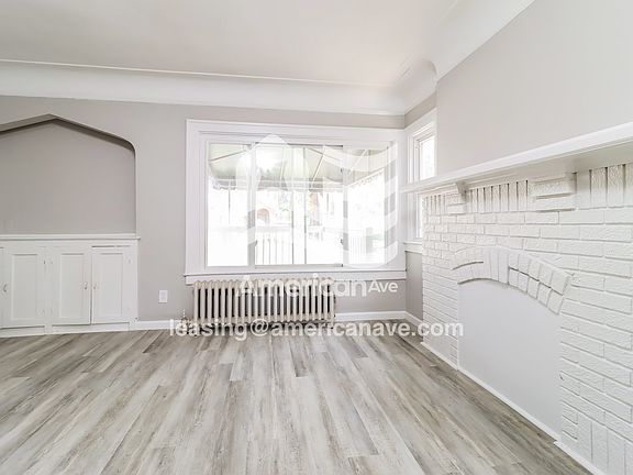1327765_003_living_room_13979536.jpg