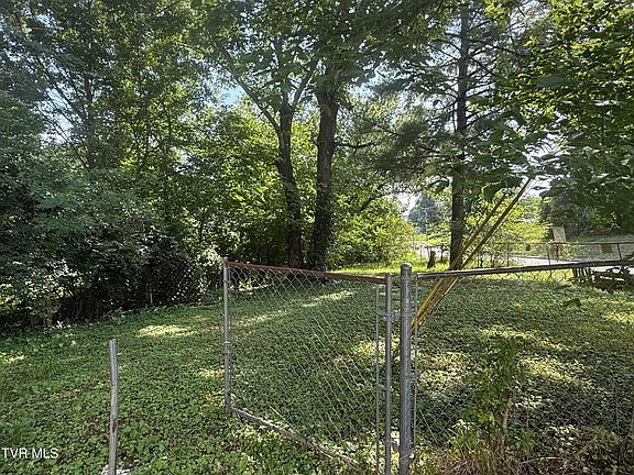 3rd image of 1506 King Springs Rd