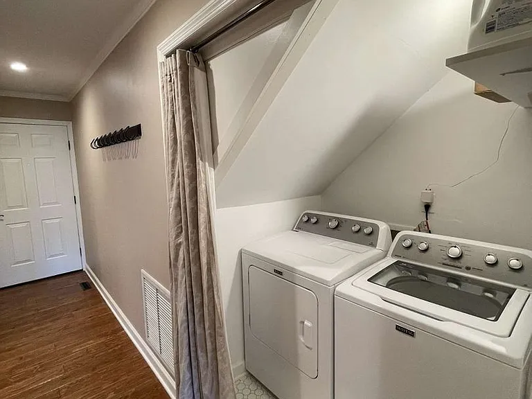 1515 E Franklin St #B-27 — Photo 15