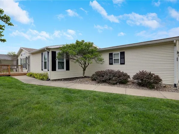 937 N White Oaks Ln, Oak Grove, MO 64075