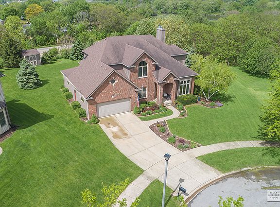 2nd image of 1821 Winmont Ct