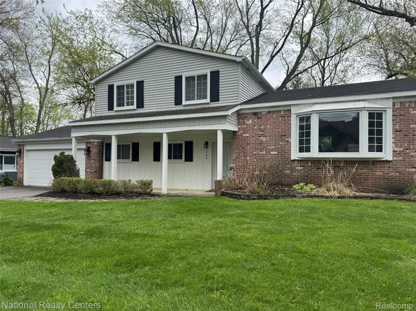 5585 Birdview Hts, Orchard Lake, MI 48324