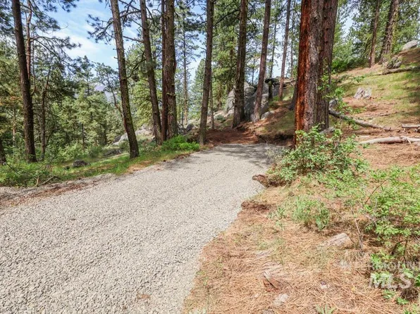 1264 Wickham Way, Cascade, ID 83611