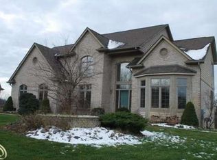 7819 Old Forest Dr, Clarkston, MI