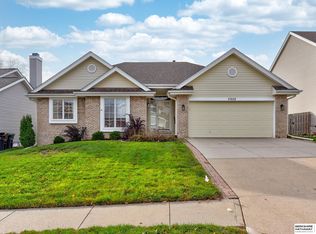 17333 Pierce Cir, Omaha, NE 68130
