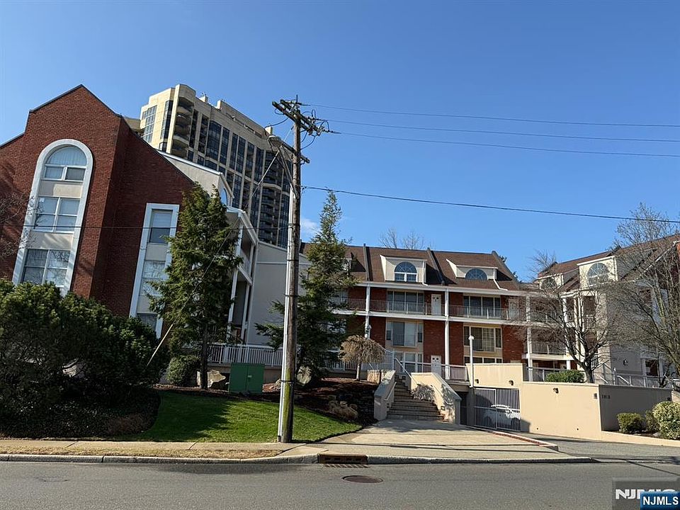 1st image of 1018 Palisade Ave APT 15