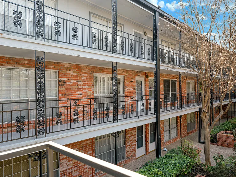 8401 N New Braunfels Ave #240 — Photo 4