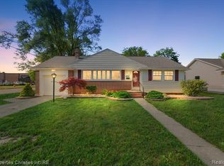 2898 Yorkshire Rd, Birmingham, MI 48009