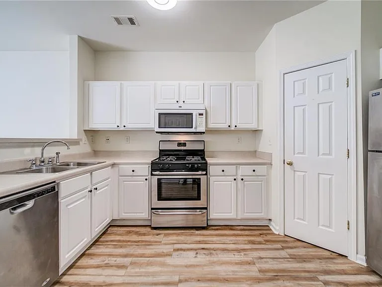 3285 Hidden Cove Cir — Photo 7