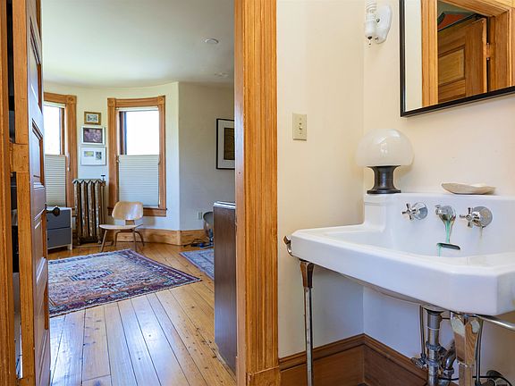 33rd image of 154 Boynton Avenue