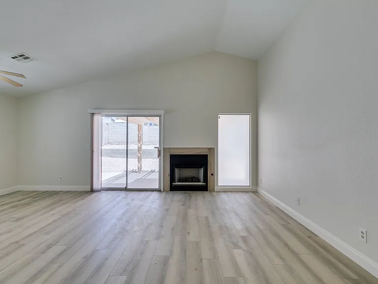 8664 Buttercreek Way — Photo 4
