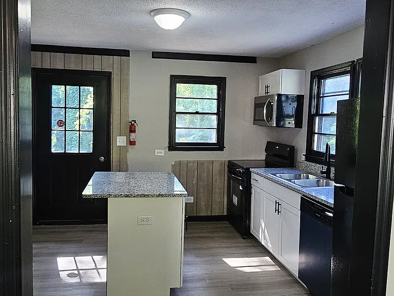 609 N Rhyne St — Photo 15