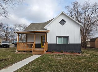 184 W Center St APT B, Peculiar, MO 64078