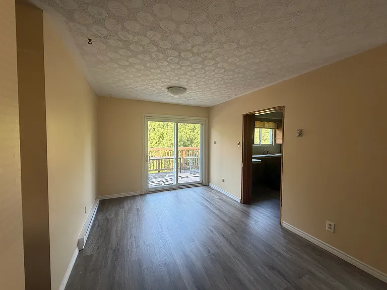 221 Montgomery St — Photo 8