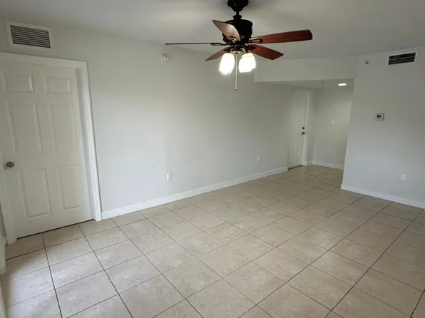 21050 SW 87th Ave APT 203, Miami, FL 33189