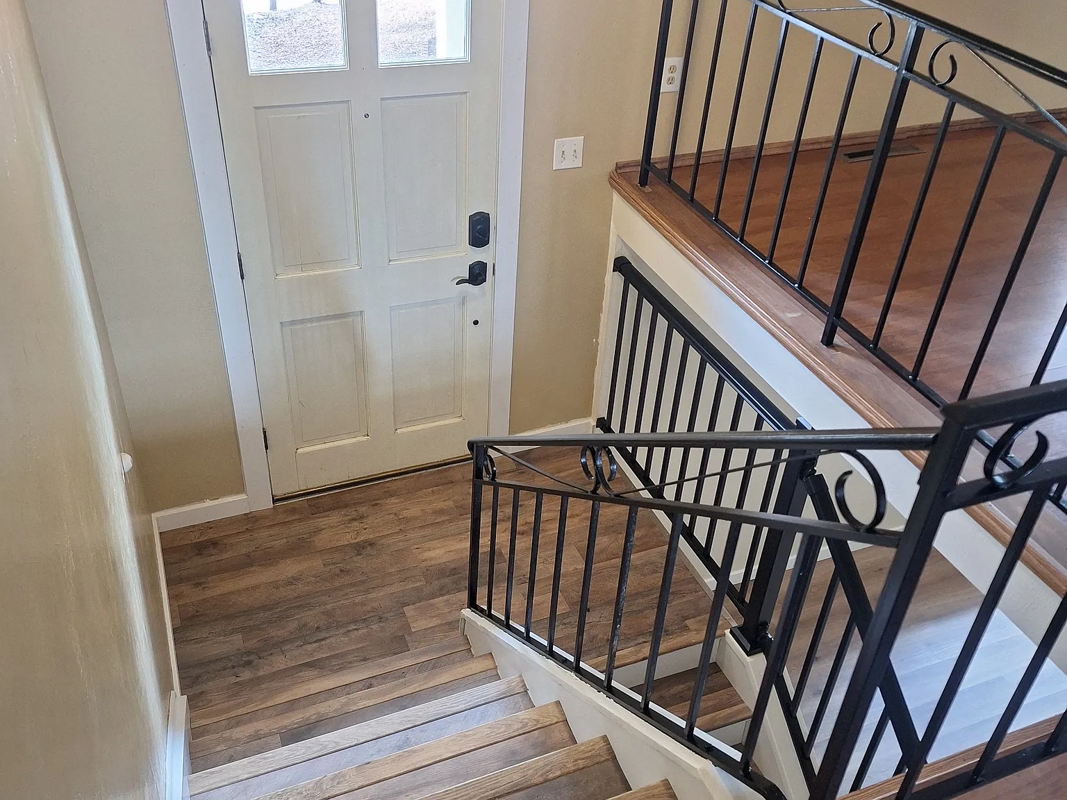 4 bed, 1984 sqft, $2,395 — Photo 3