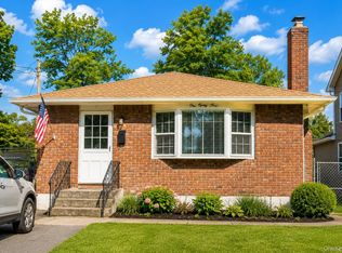 189 N Railroad Avenue, Babylon, NY 11702