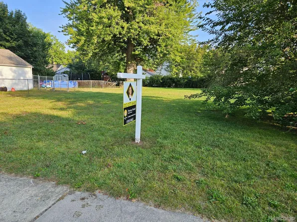 24622 Chicago St, Dearborn, MI 48124
