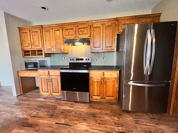 Stainless steel appliances, with built in desk and mail aread