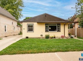 905 N Spring Ave, Sioux Falls, SD 57104
