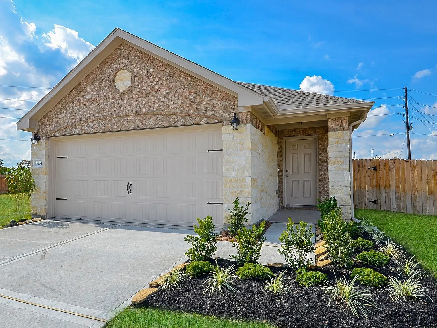 3 bed, 2.0 bath, 1378 sqft, $2,200 — Photo 1