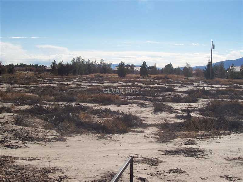 2nd image of 841 W Garden Ln