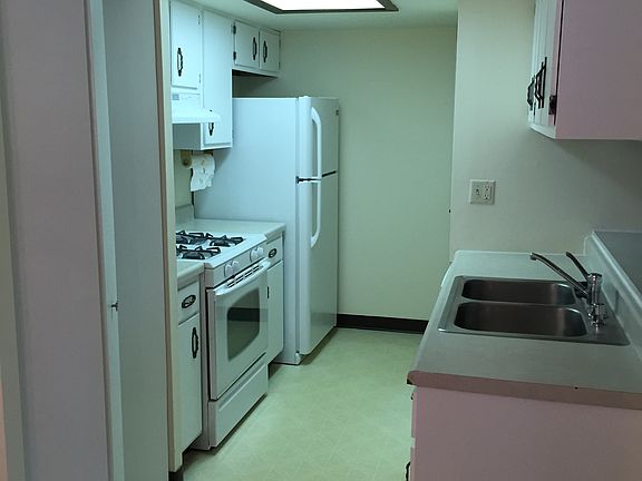 5th image of 2S727 Winchester Cir E Unit 3
