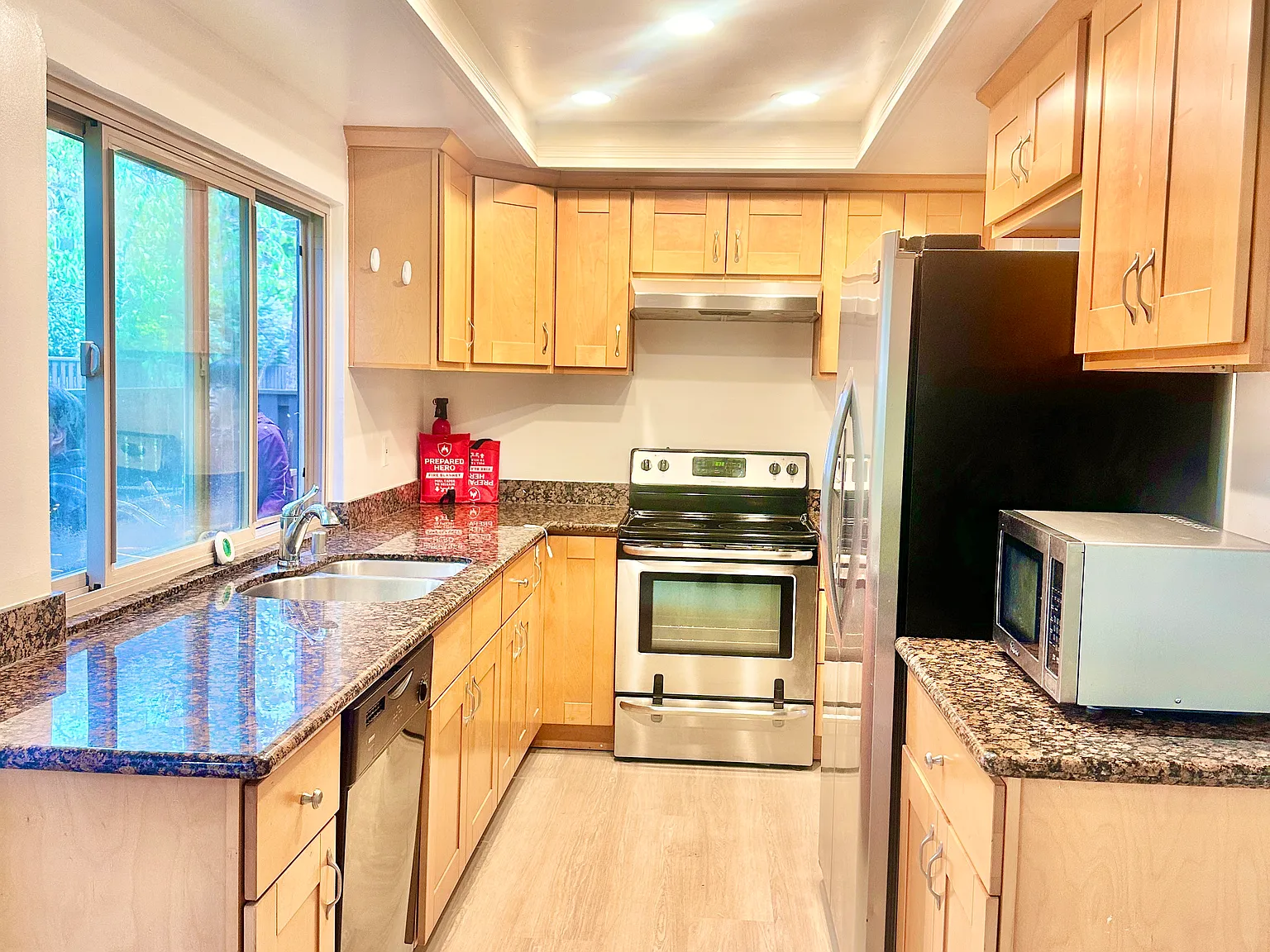 3 bed, 2.5 bath, 1568 sqft, $3,800 — Photo 2
