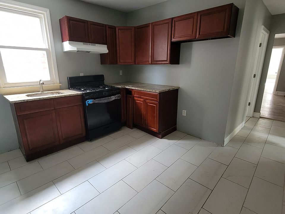 1st image of 114 Milford Ave APT 1