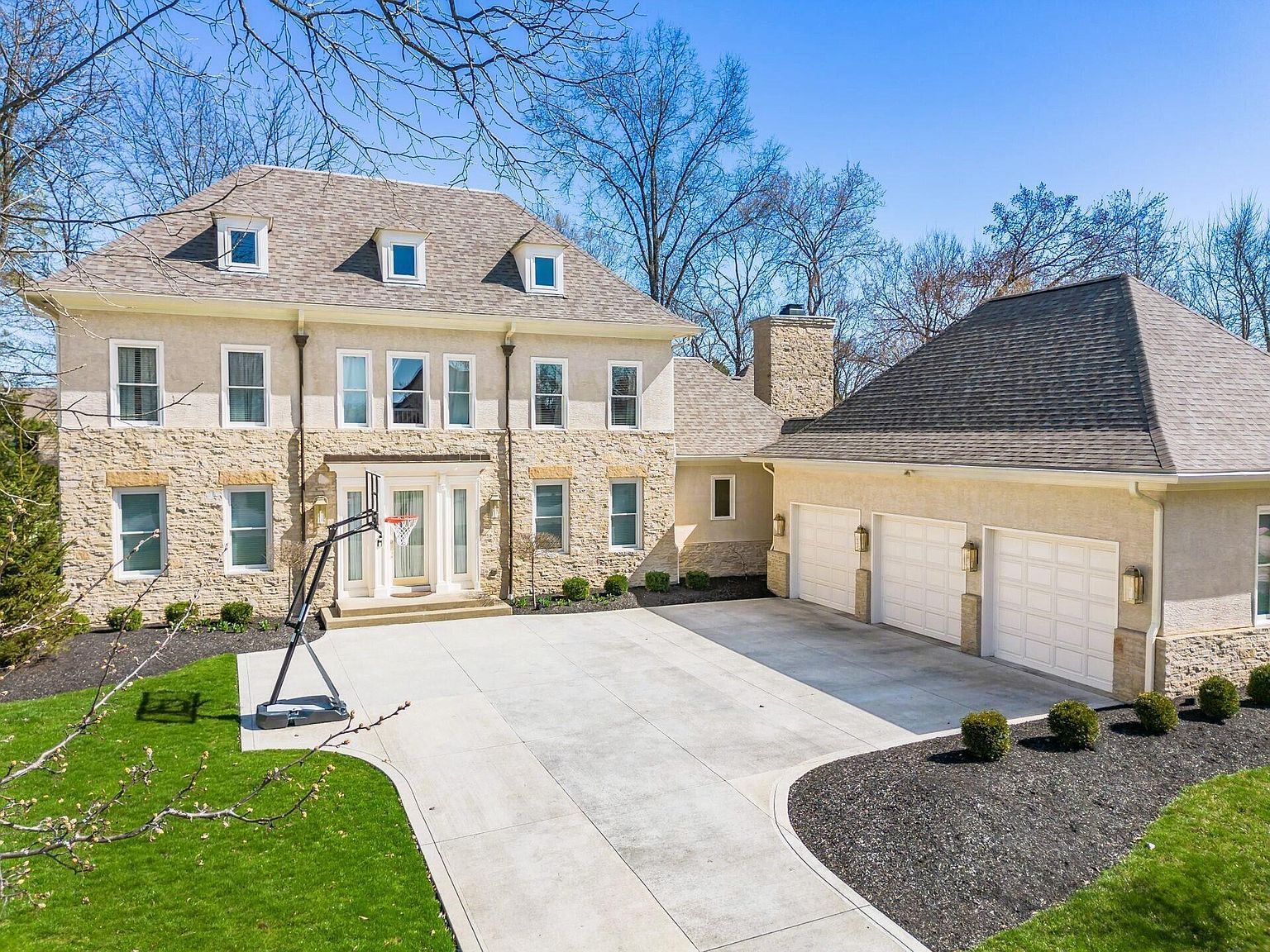 8018 Balmoral Ct, Dublin, OH 43017 Zillow