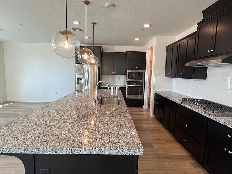Kitchen w/pantry closet and appliances
