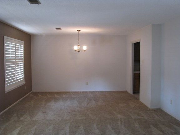 2nd image of 2818 Stutz Dr