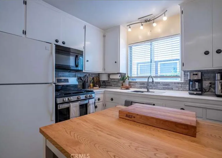 3042 E 3rd St #19 — Photo 6