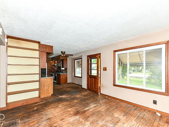 5th image of 1917 N Riley Ave