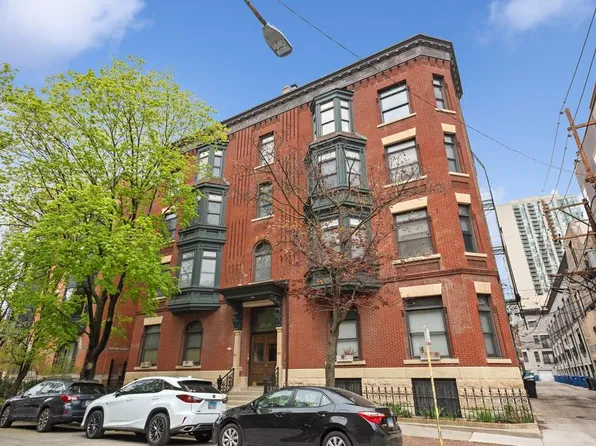 122 W Delaware Pl APT 4W, Chicago, IL 60610