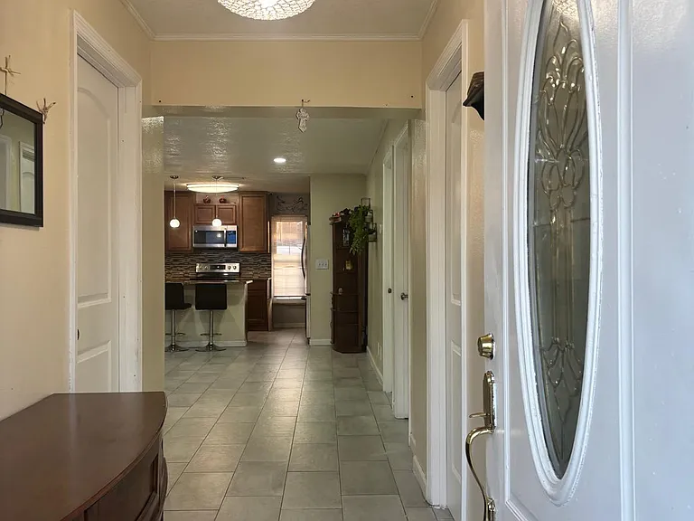818 E Flag Ln — Photo 6