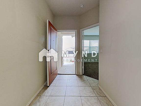 3rd image of 1752 W Pima Ave