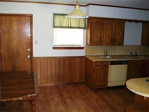 4th image of 1020 S Paris St APT 101
