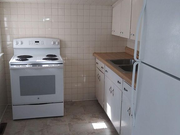 3rd image of 800 S Savage St Unit 2