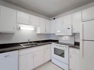 60 E Scott St APT 101, Chicago, IL 60610
