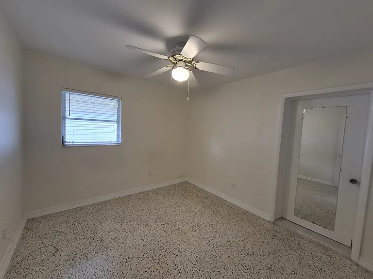 1013 Meadowlawn Dr N — Photo 24